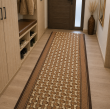 Kiliminis takas – rudas geometrinis raštas